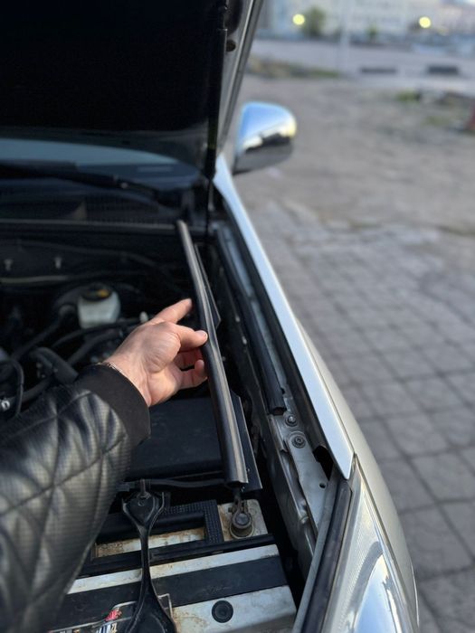 Уплотнитель крыла Тойота Прадо 120 gx470