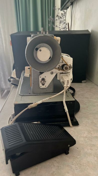 Швейная машина Чайка