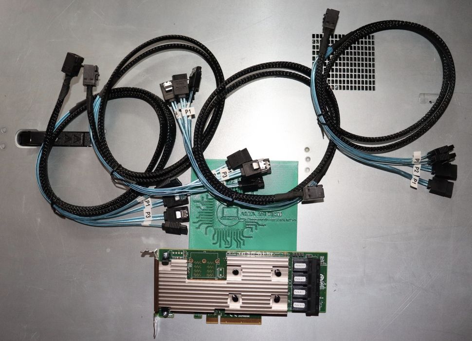 Kit Storage HBA Original  LSI Broadcom 9305-16i IT Mode 12Gb/s + 4 x Cabluri SAS/SATA