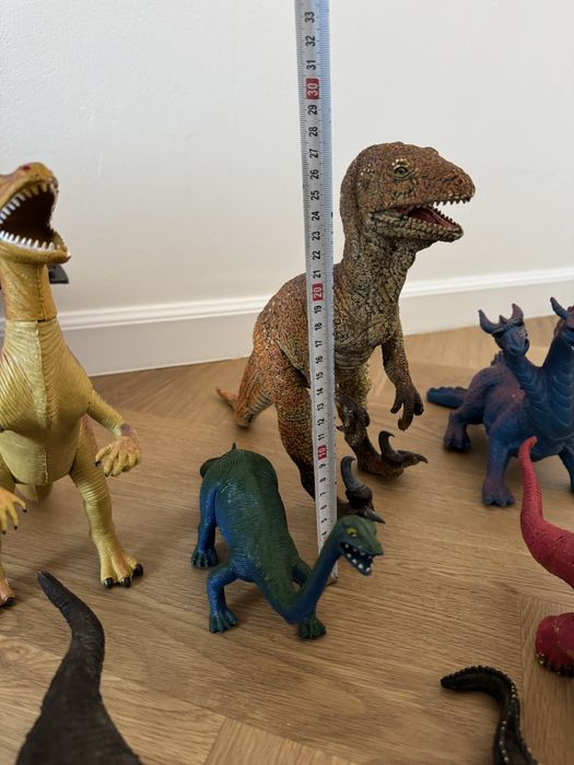 Vand colectie dinozauri