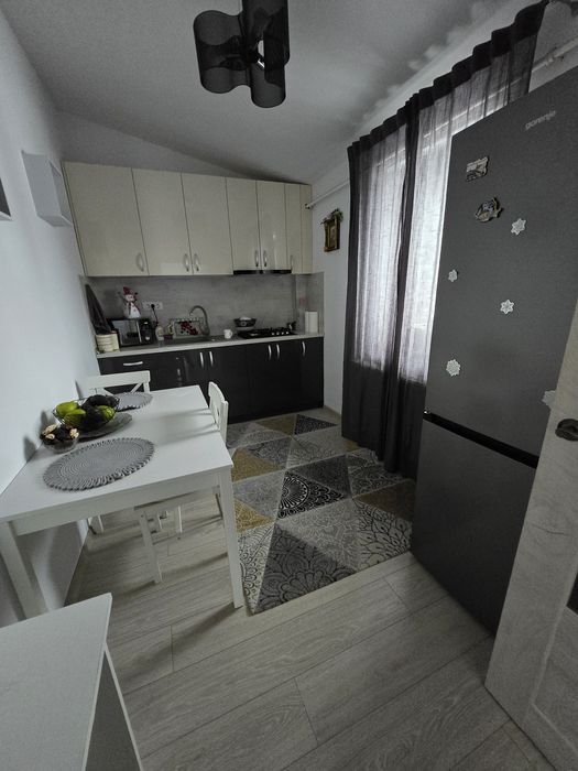 Apartament 3 camere de vânzare
