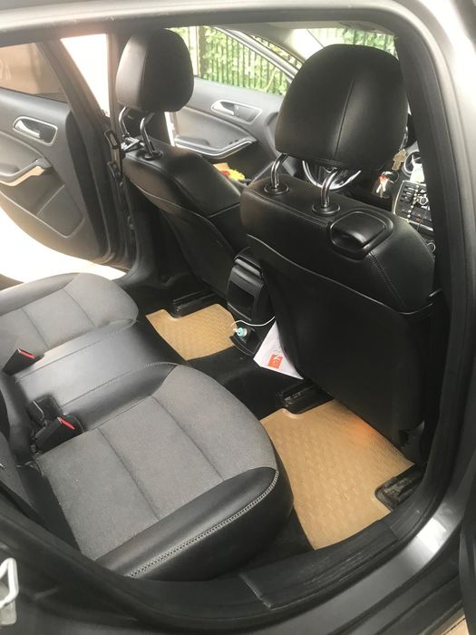 Vând Mercedes GLA220