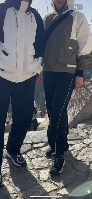 Продам ветровку на размер М