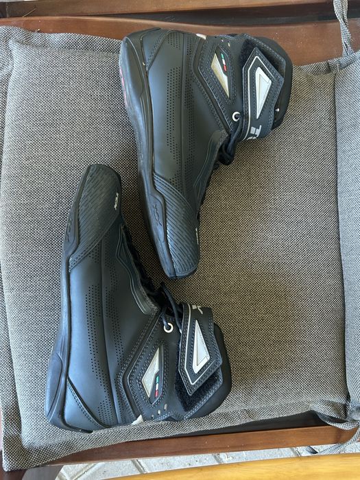 Vând ghete moto TCX , mărimea 40