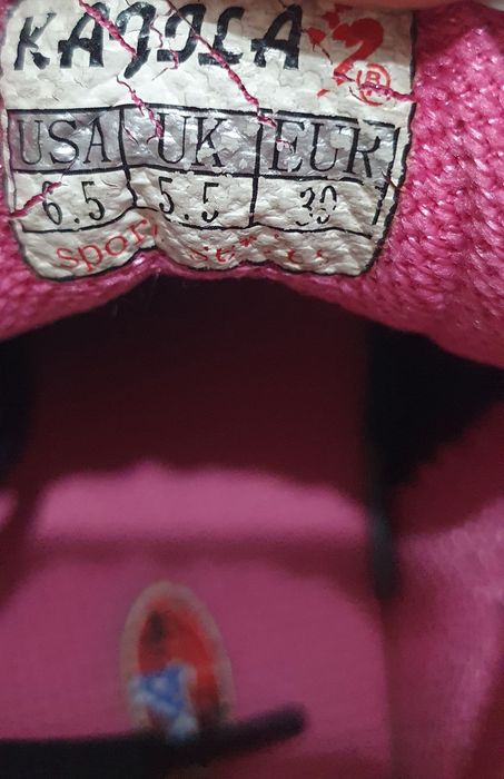 Продам женские кроссовки