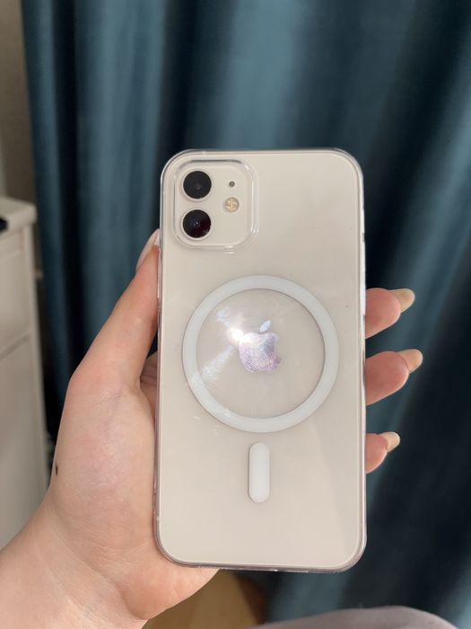 Продам Iphone 12