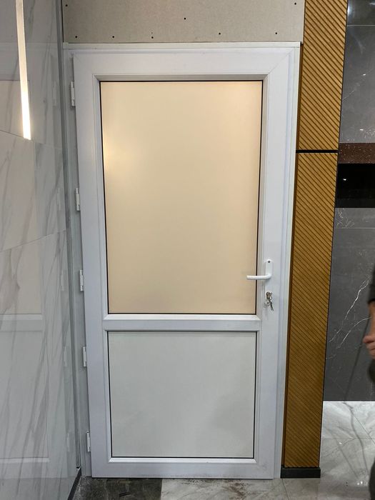 Пластиковые двери, перегородки