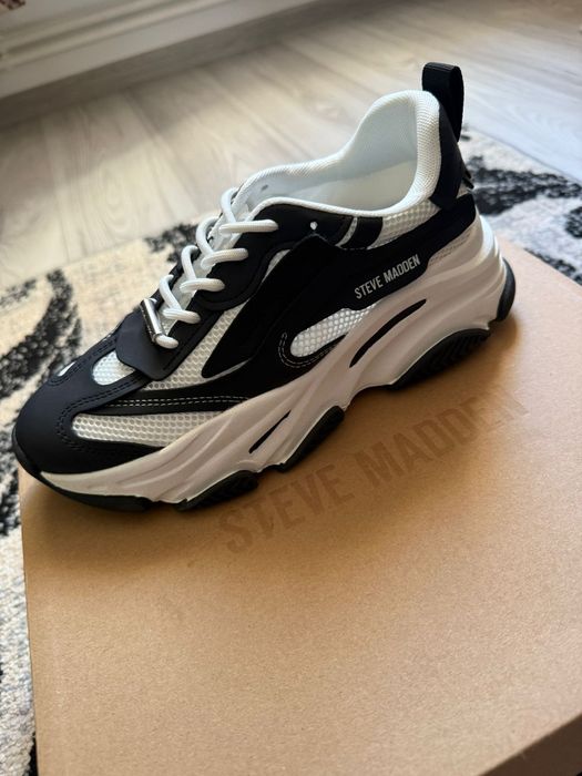 Vând  Adidas Steve Madden