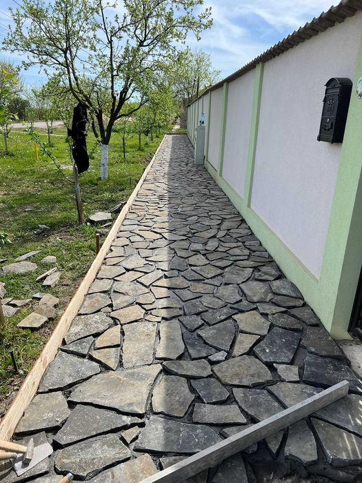 Piatra naturala de munte avem si montaj