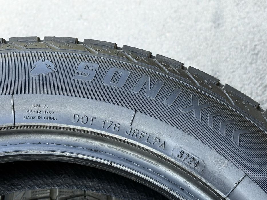 215|55 R17. Sonix.
