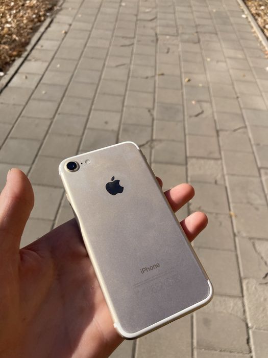 Продам обменяю айфон 7