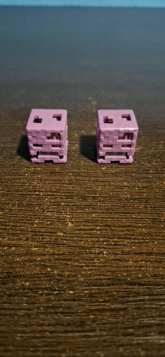 Set figurine Minecraft Kinder JOY și magnet Hello Kitty