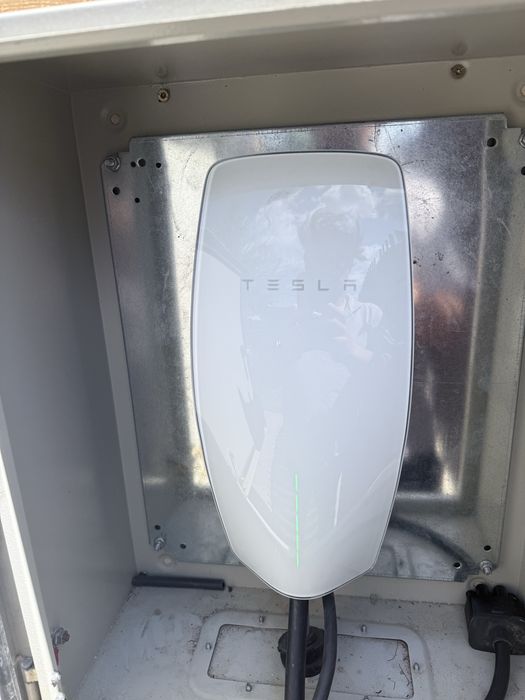 Vand/schimb Tesla Wall connector  gen 3  defect