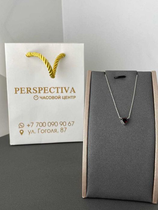 Золотая подвеска с гранатом