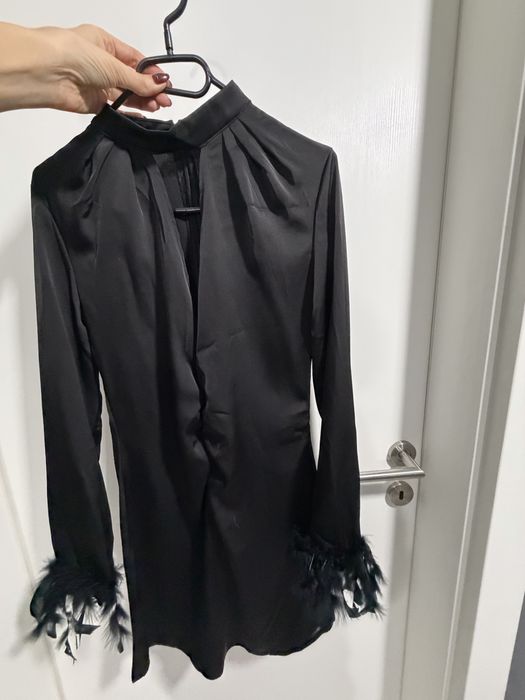 Сатенена, черна рокля