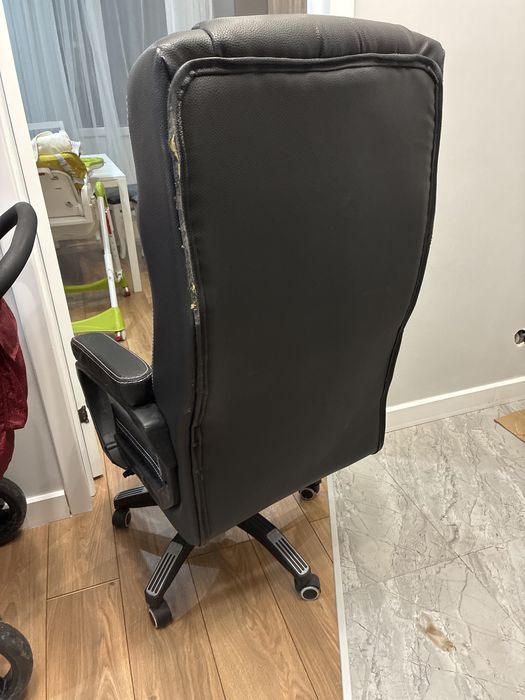 Кресло офисное, кожаное