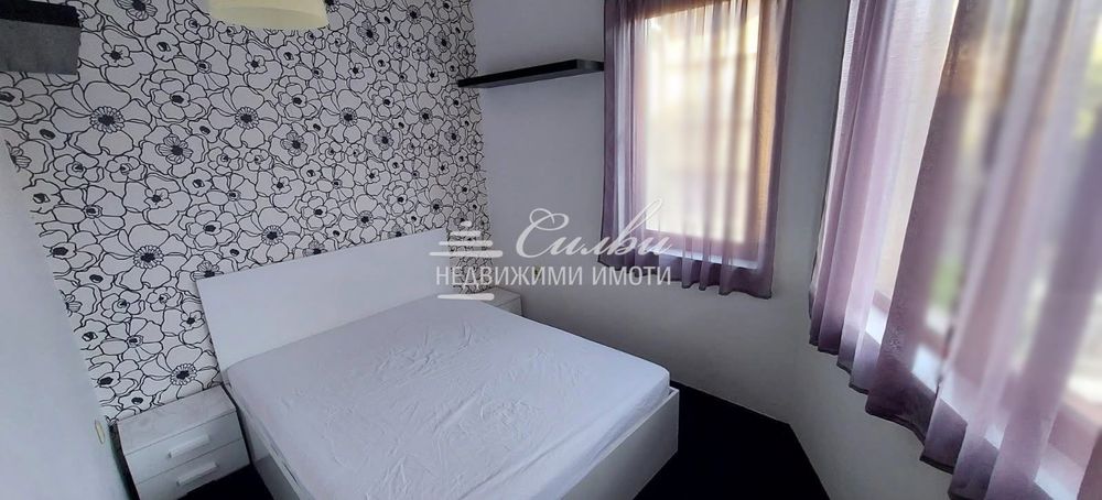 Дава се под наем Тристаен апартамент в Шумен, Център - 91 кв.м за 433.5 € - Снимка #2