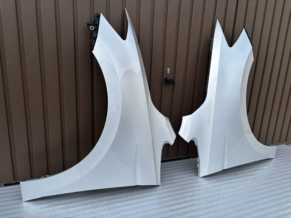 Aripa st / dr •vw Touran  5T • cod de culoare LA7W•2015-2020•