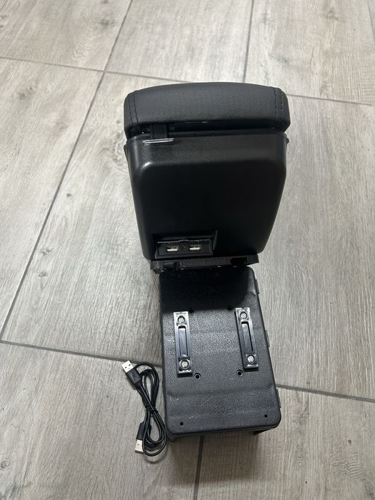 Cotiera universala cu mufe usb,suport pahar si scrumiera