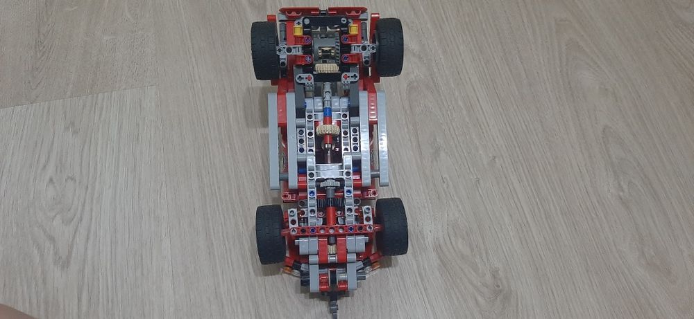 Продам оригинальный лего техник 42075