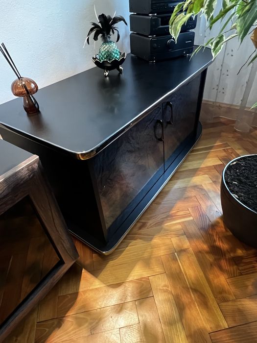 Doua corpuri pentru living