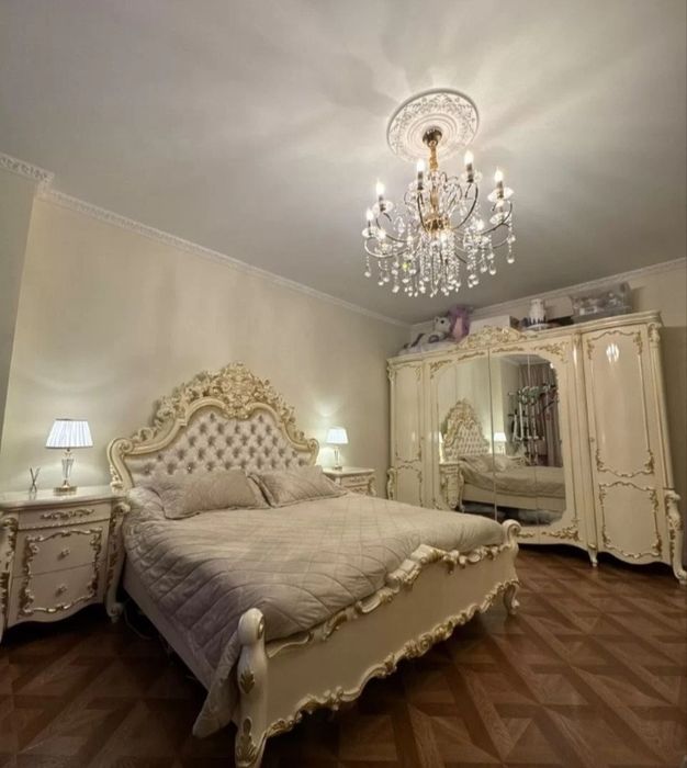 Продаю спальный гарнитур