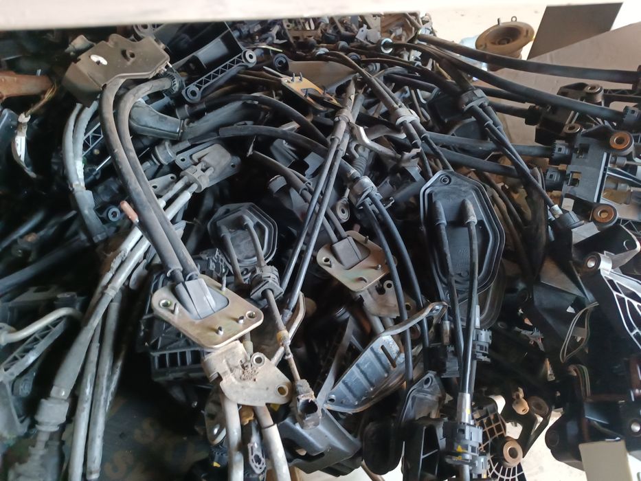 Части за тойота  Авенсис Аурис Рав4 Корола версо Ярис