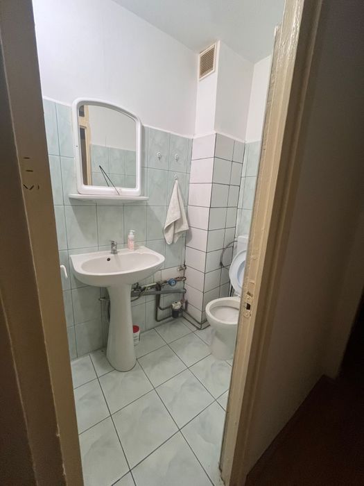 Inchiriez apartament 3 camere zona Soarelui