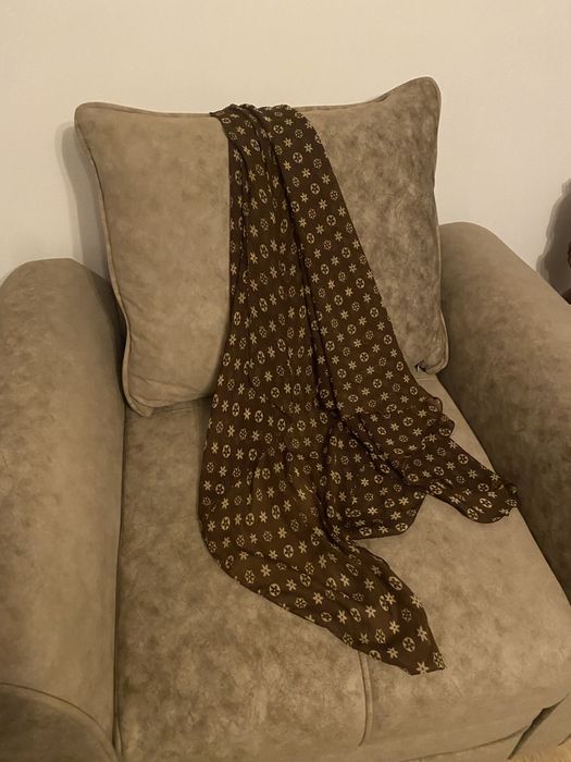 Eșarfă mare   LV.; Geantă  mare LV