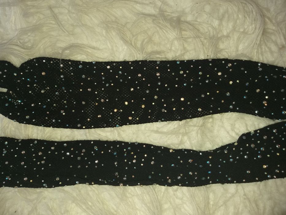 Dres negru cu aplicatii ciorapi tip plasa