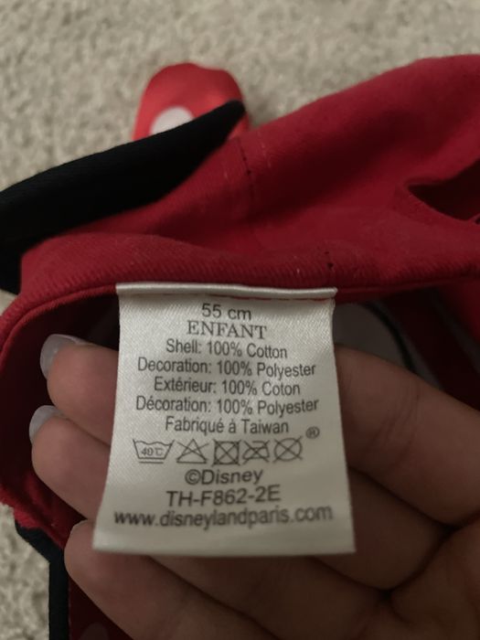 червена детска шапка от дисниленд париж мини маус