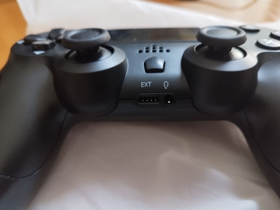 Безжичен геймърски контролер за PS4