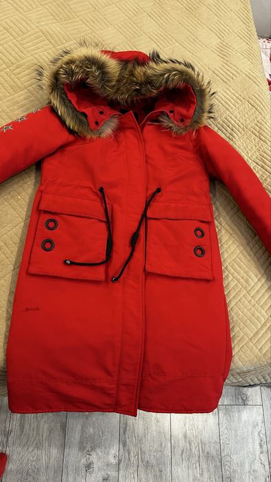 Парка зимняя красная
