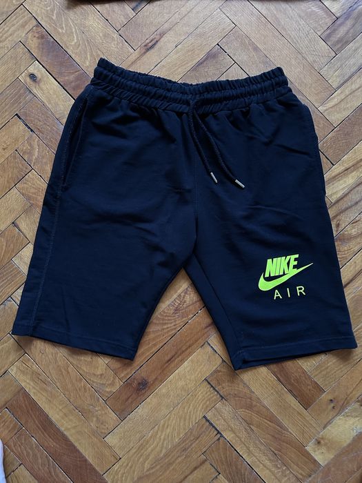 Къс мъжки екип на NIKE