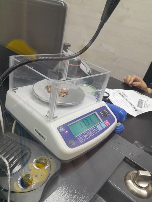 Золотая цепочка с кулоном