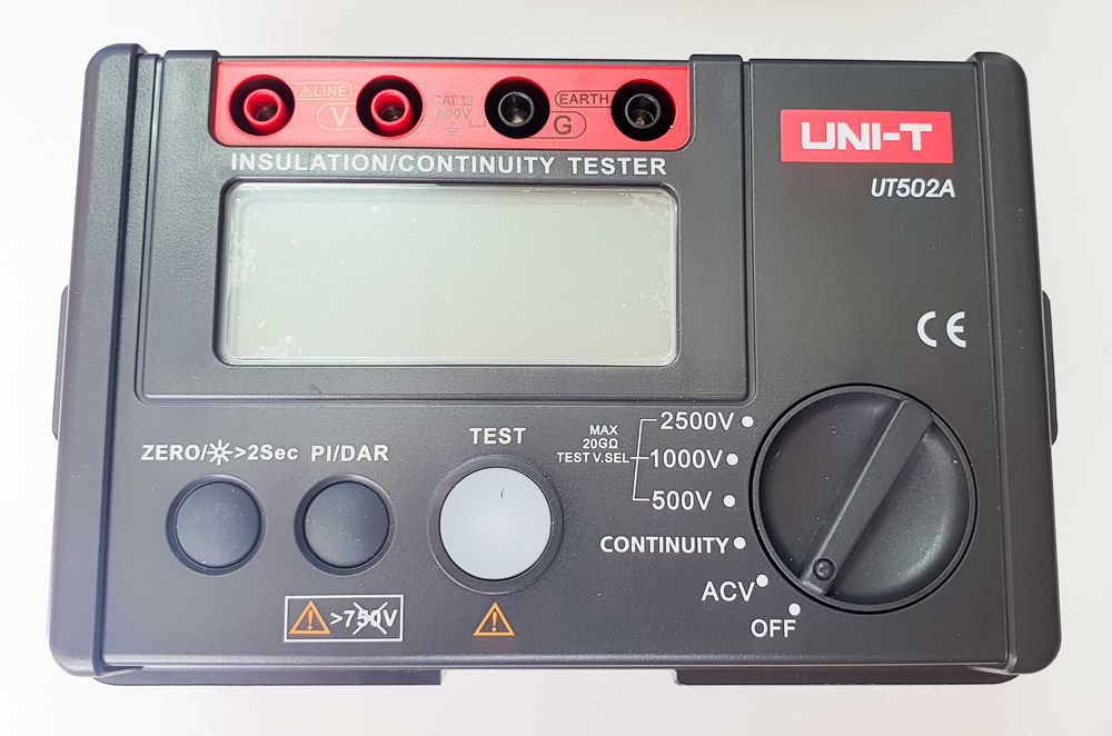 Продаётся мегаомметр 2500в - UT502A
