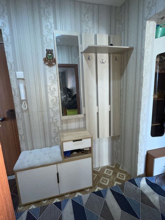 Продам обувницу с прихожей.