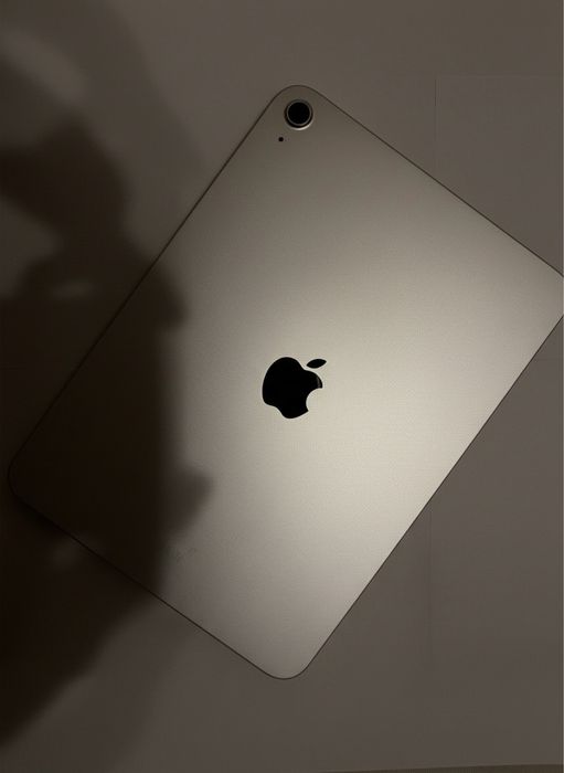 iPad A16 – Ca nou, baterie 100%, 74 cicluri, cutie originală
