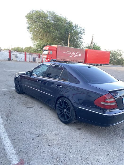 Mercedes Benz W211 E320
