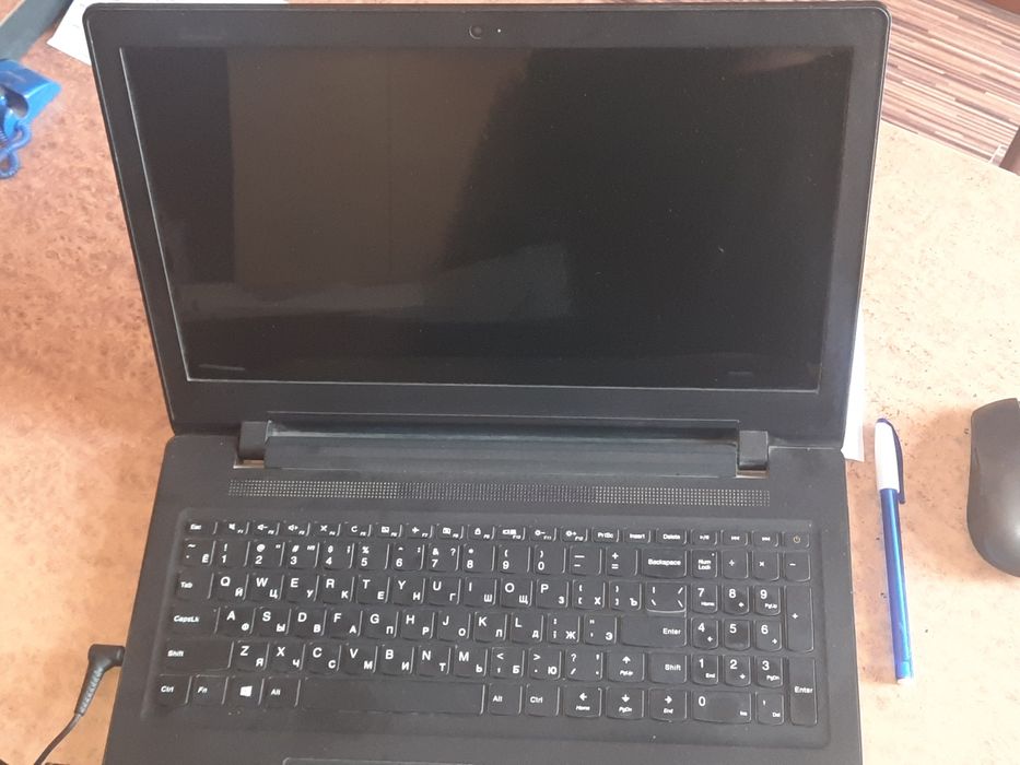 Noutbook lenova ishlab turgan pul zaril uchun sotilyapti