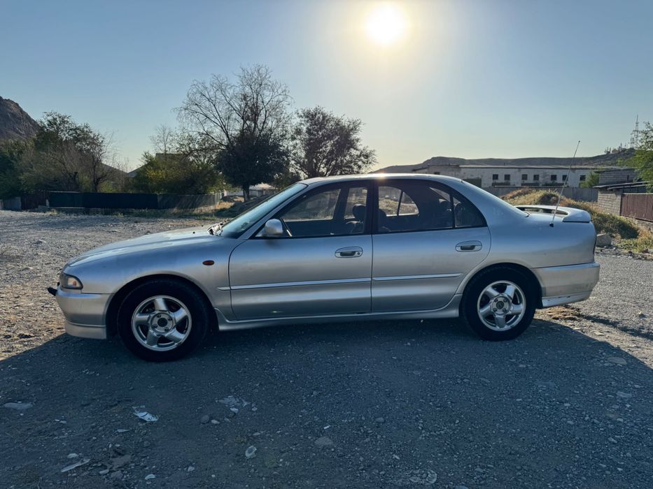 Продам Mitsubishi Galant 1993 год