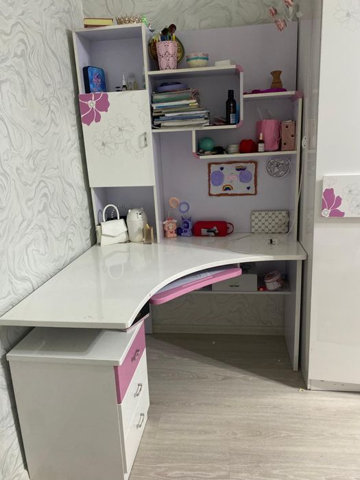 Детский письменный стол