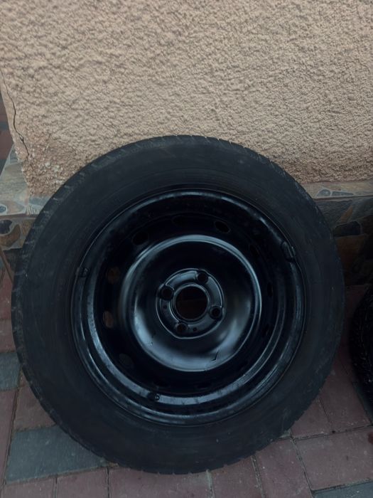 Jante + anvelope iarna 185 65 15 dacia, prindere 4x100 15