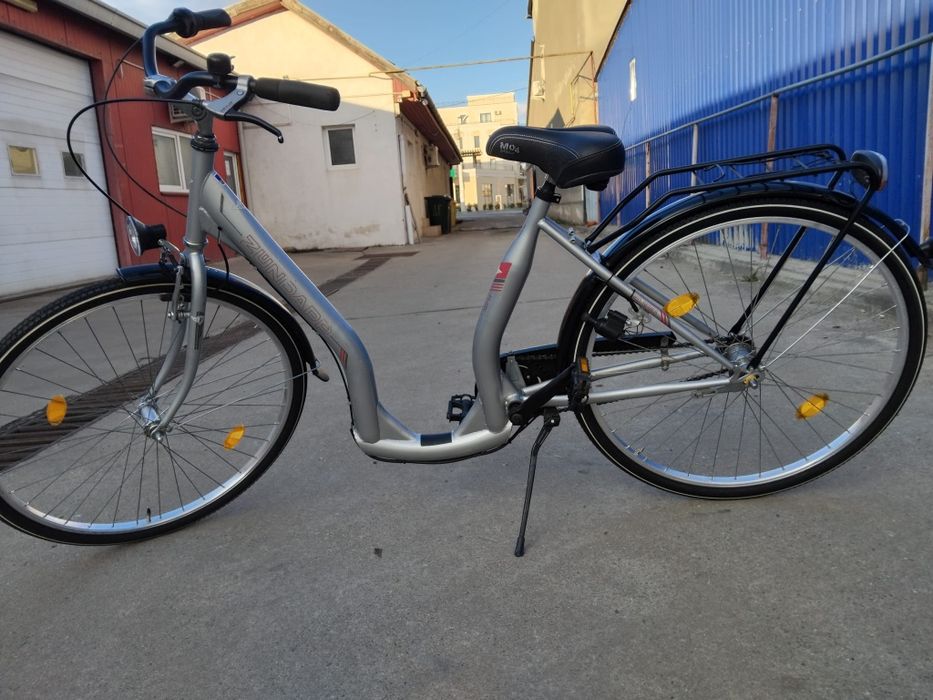 Vând bicicleta cu cadru jos pentru damă