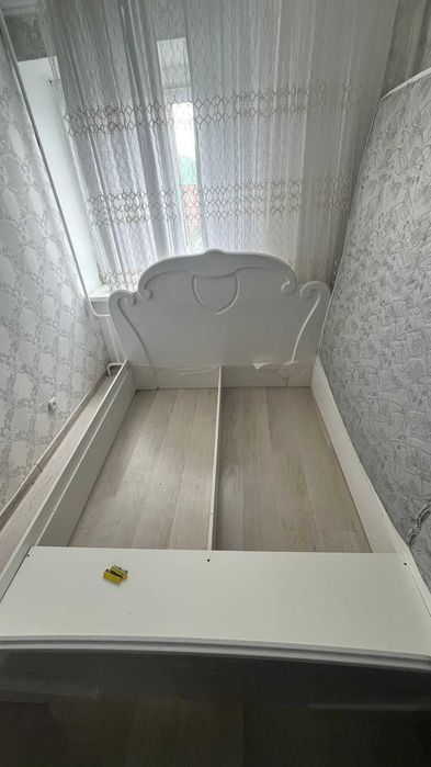 Продам двуспальную кровать с матрасом