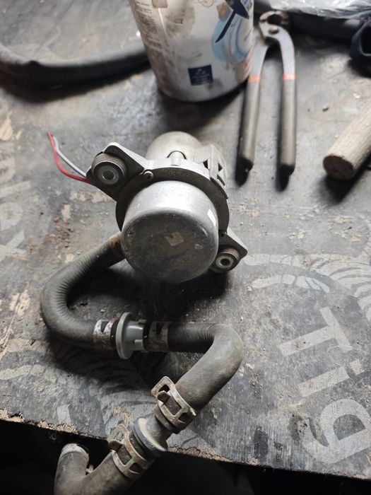 Електрическа вакуум помпа HELLA