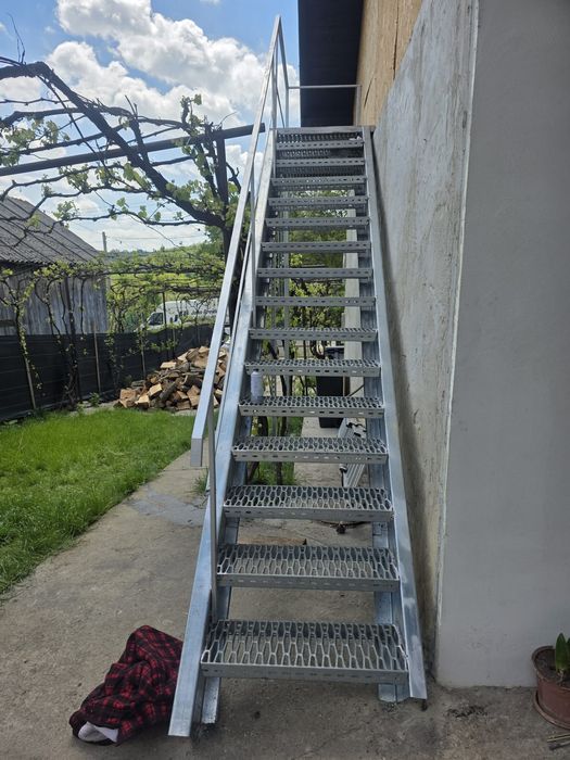 Vănd scari metalice
