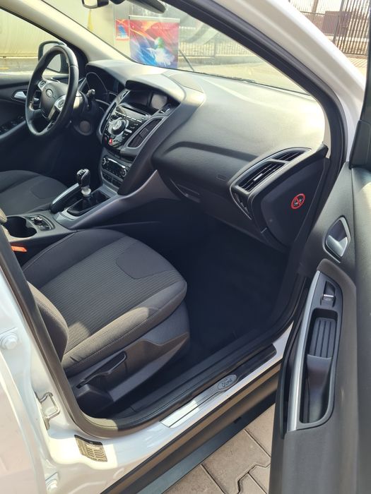 Ford Focus 1.6 benzină - 2012