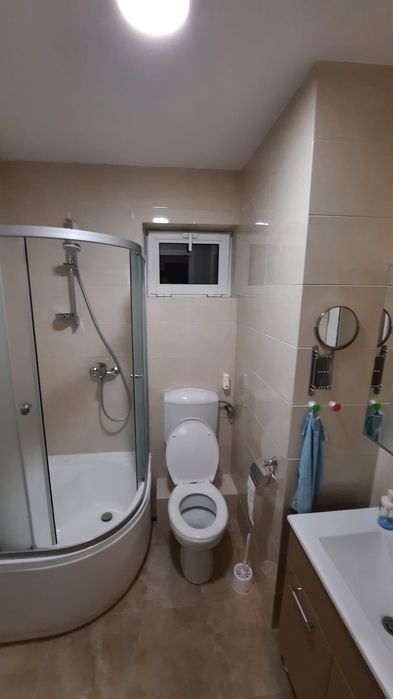 Proprietar inchiriez apartament la casă