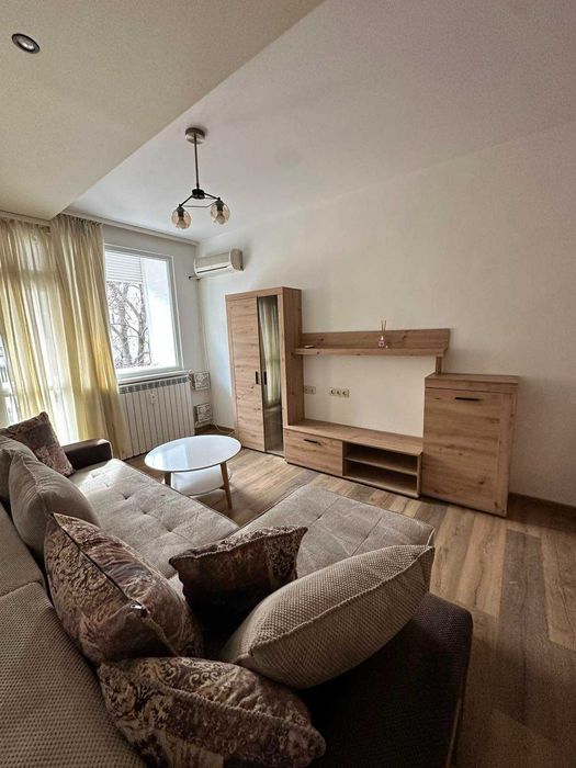 Дава се под наем Тристаен апартамент в София, Център - 78 кв.м за 996.03 € - Снимка #1